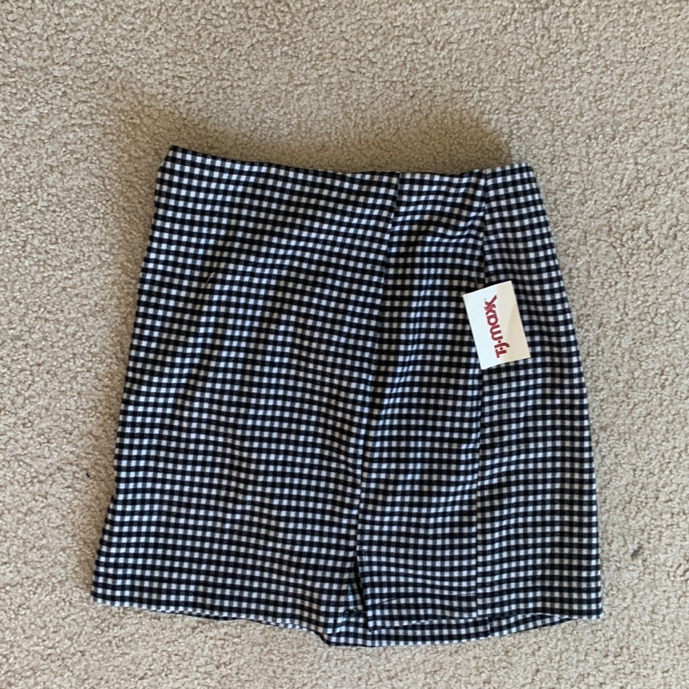 Brand new checkered skirt!!